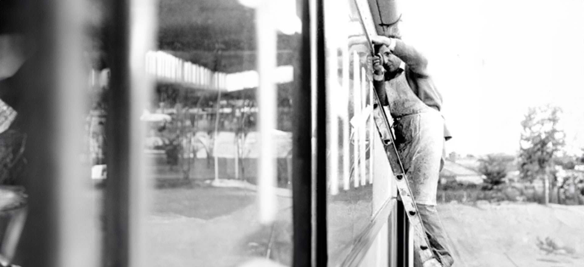 Hooper SIgns Newcastle